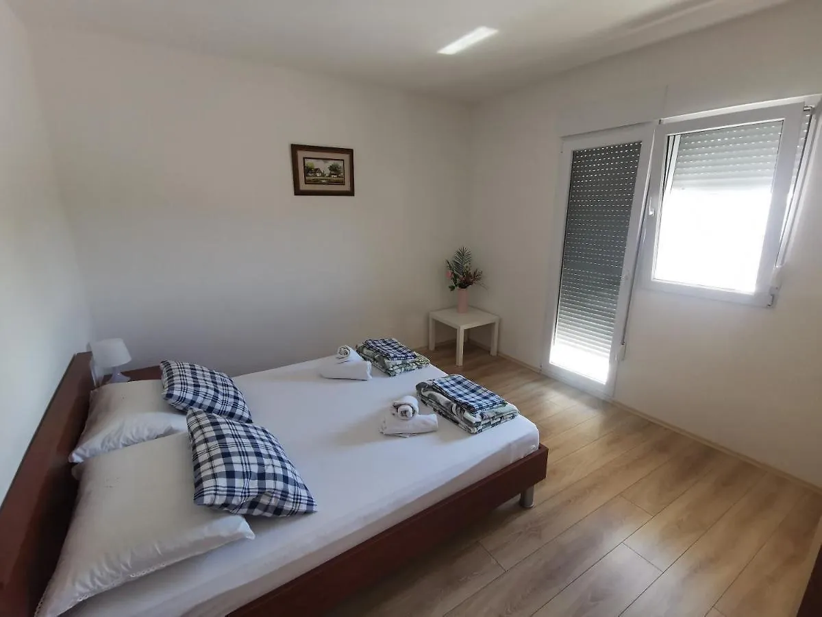 Guest House With Pool Ante Vrsi